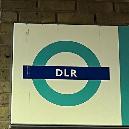 Luxurious Dlr Apartment London Exterior photo