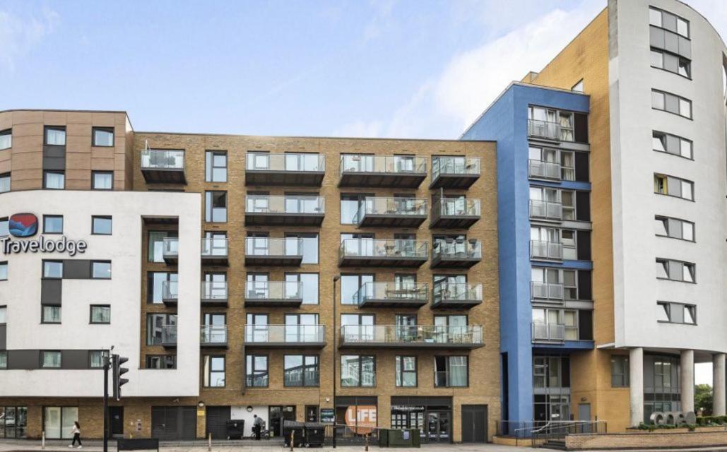 Luxurious Dlr Apartment London Exterior photo