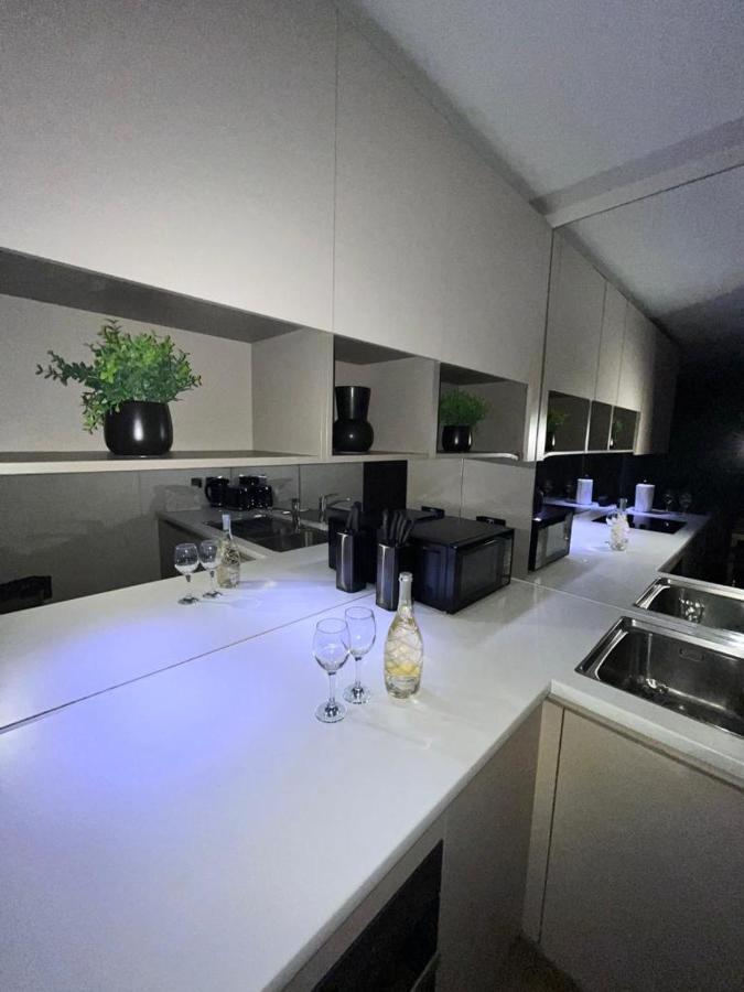 Luxurious Dlr Apartment London Exterior photo